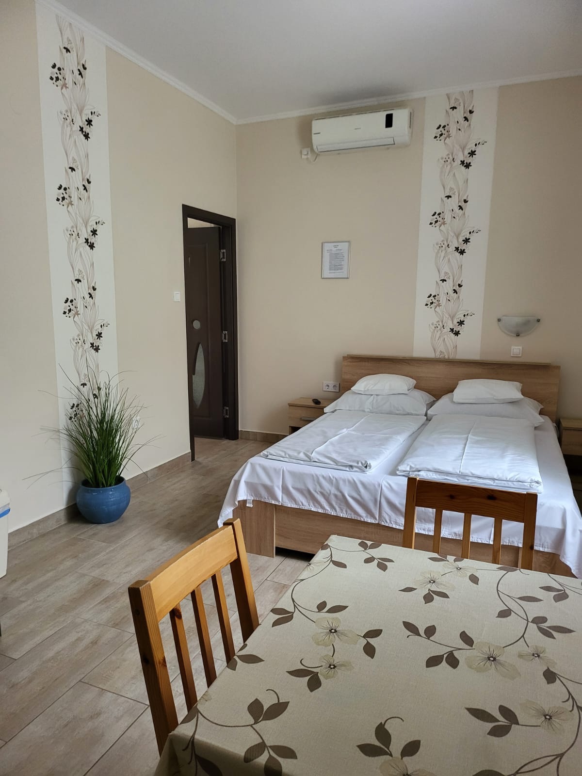 Apartment für zwei Personen mit Doppelbett in der Krisztina Villa, Balatonlelle